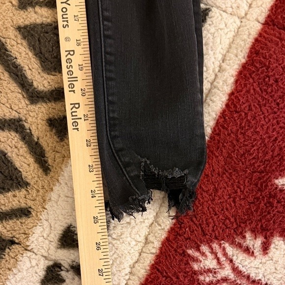 American Eagle Outfitters Womens Jeans Dark Wash Distressed Skinny Size 6 Short - Picture 7 of 7